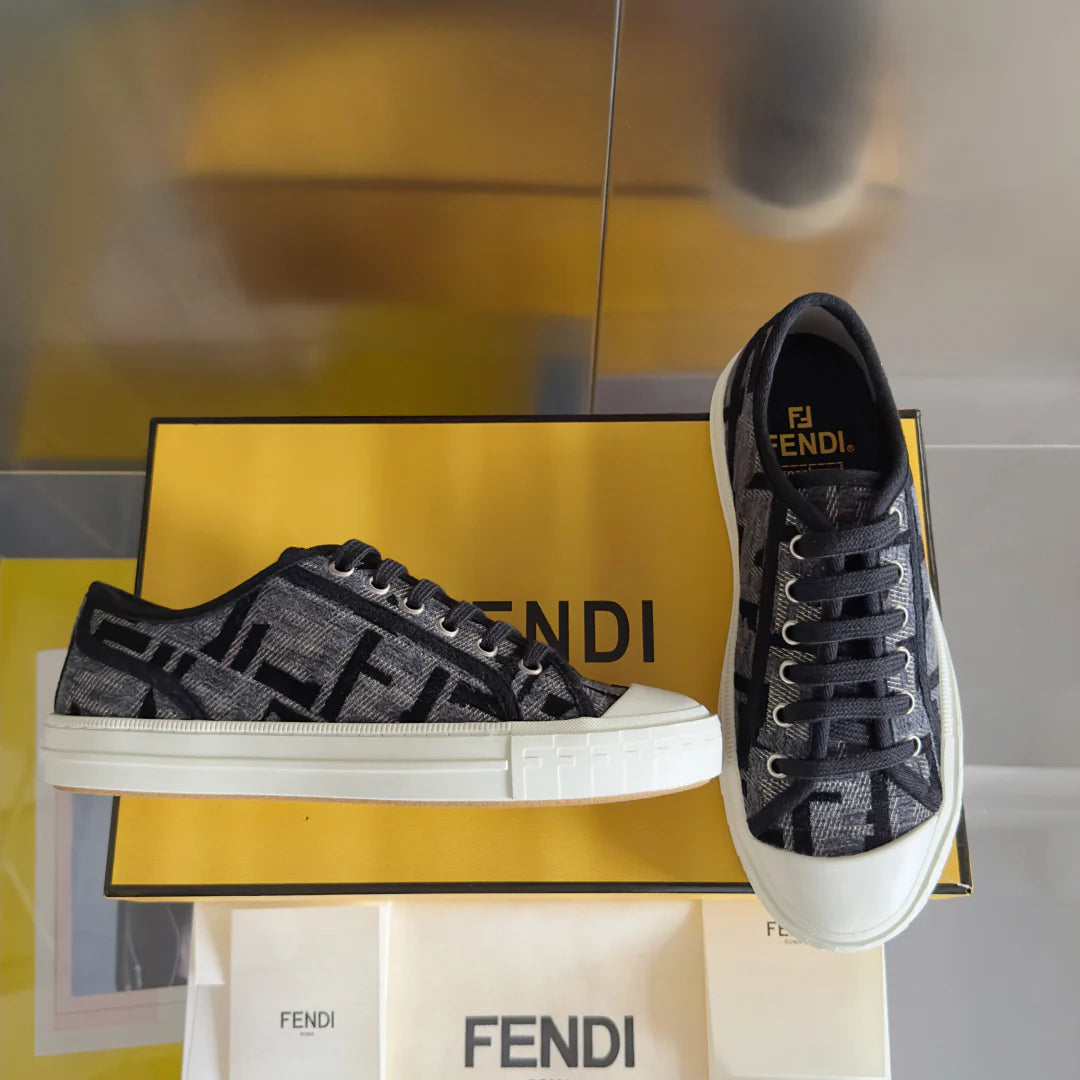 250501 New high-end and simple flat sports shoes
