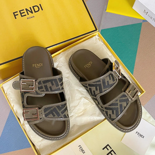 250513 New high-quality classic icon slippers