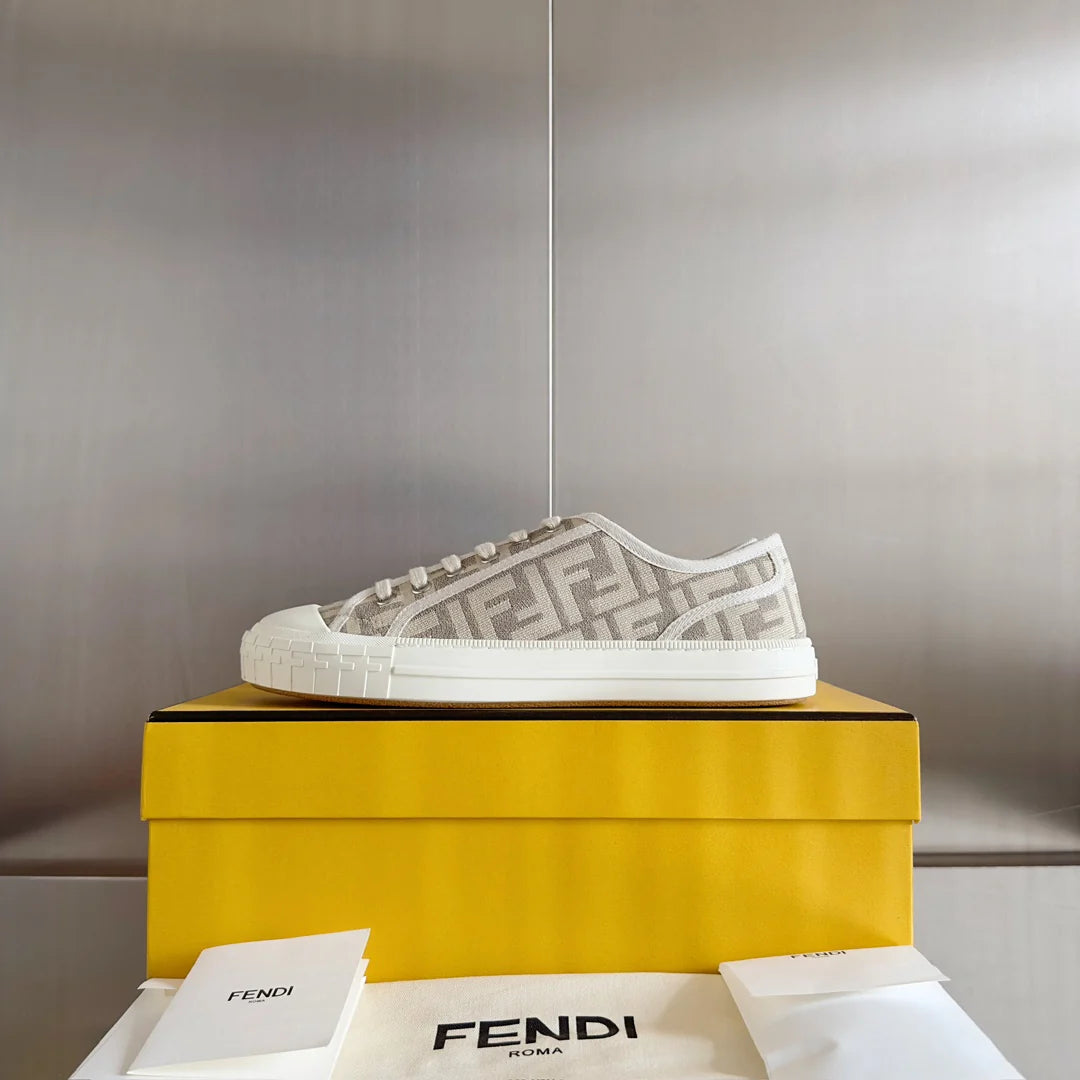 250501 New high-end and simple flat sports shoes