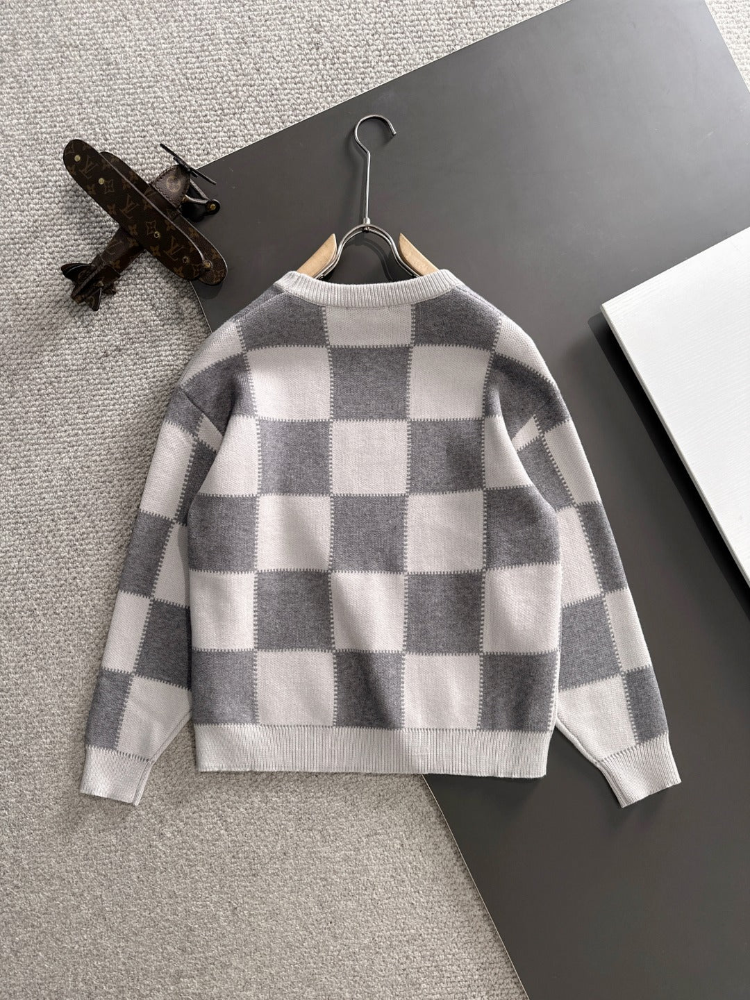 250917 New high-quality large checkerboard texture sweater