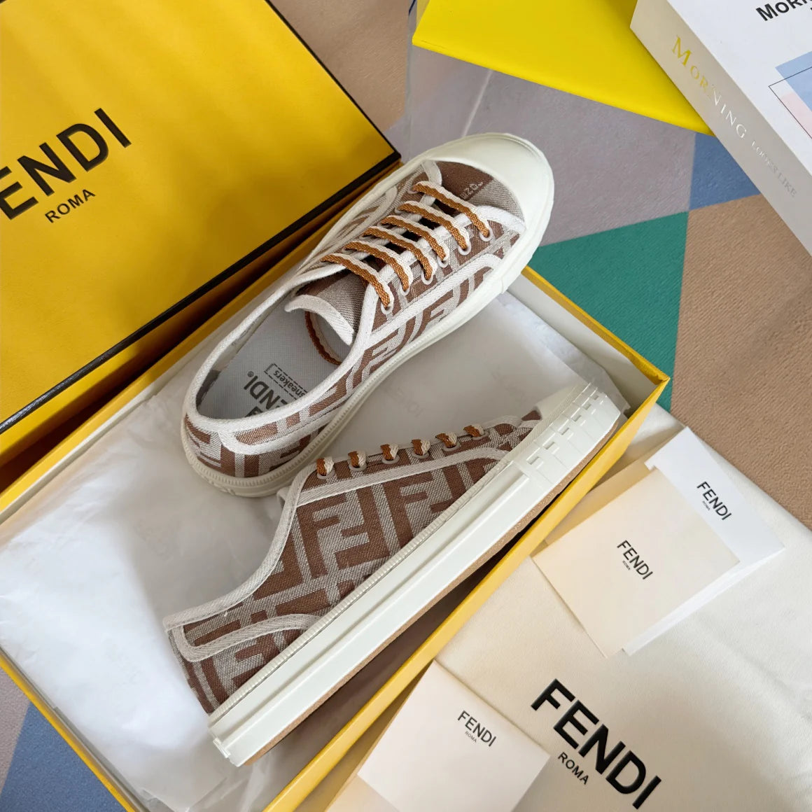 250501 New high-end and simple flat sports shoes