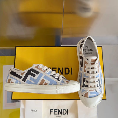 250501 New high-end and simple flat sports shoes