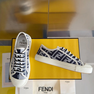 250501 New high-end and simple flat sports shoes