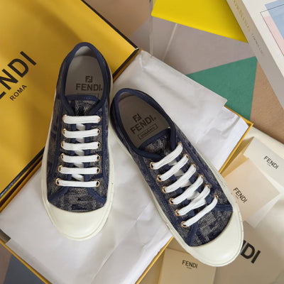 250501 New high-end and simple flat sports shoes