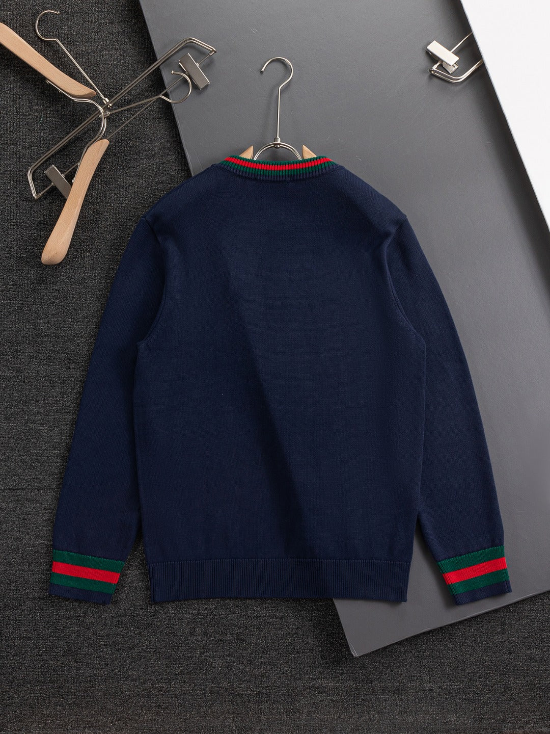 250908 A new high-quality, simple and distinctive sweater