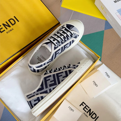 250501 New high-end and simple flat sports shoes