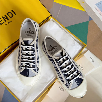 250501 New high-end and simple flat sports shoes