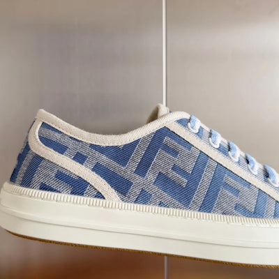 250501 New high-end and simple flat sports shoes