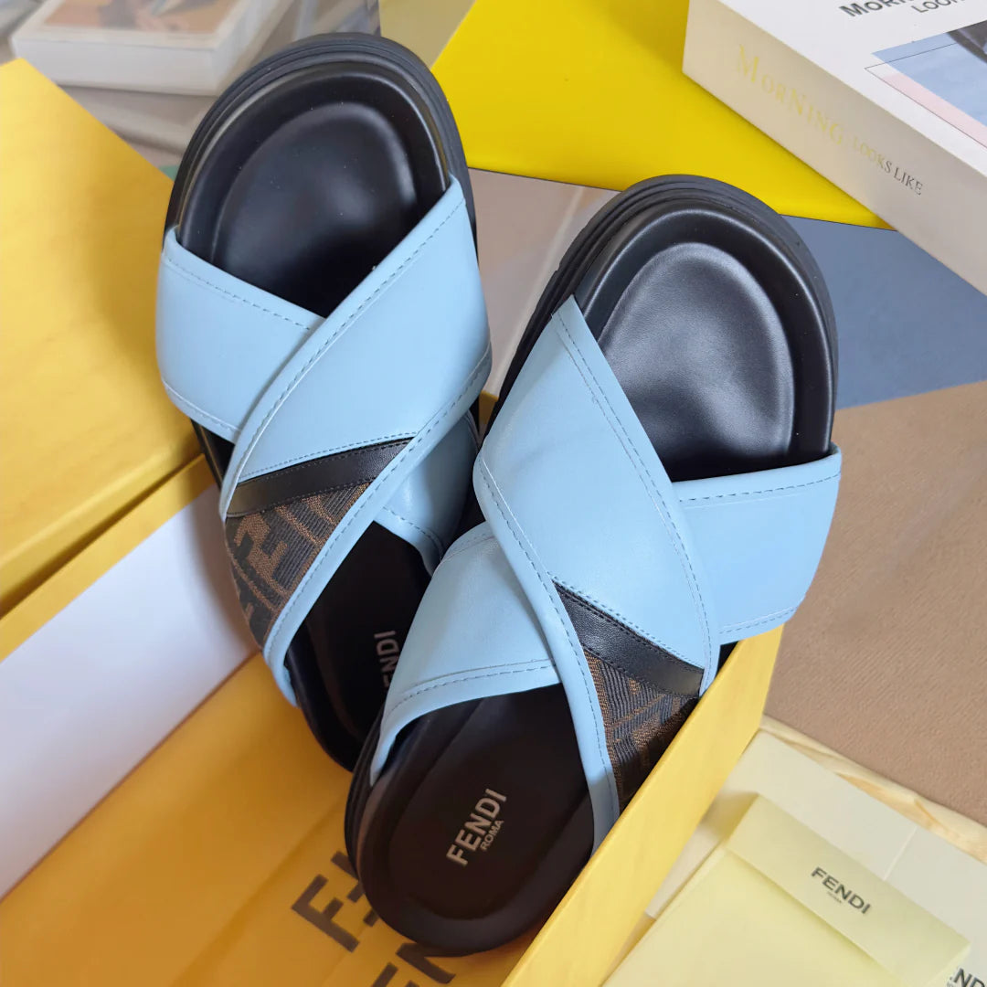 250507 New high-quality thick-soled embossed anti-slip slippers