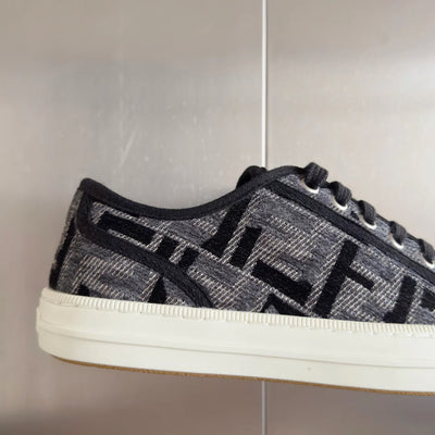 250501 New high-end and simple flat sports shoes