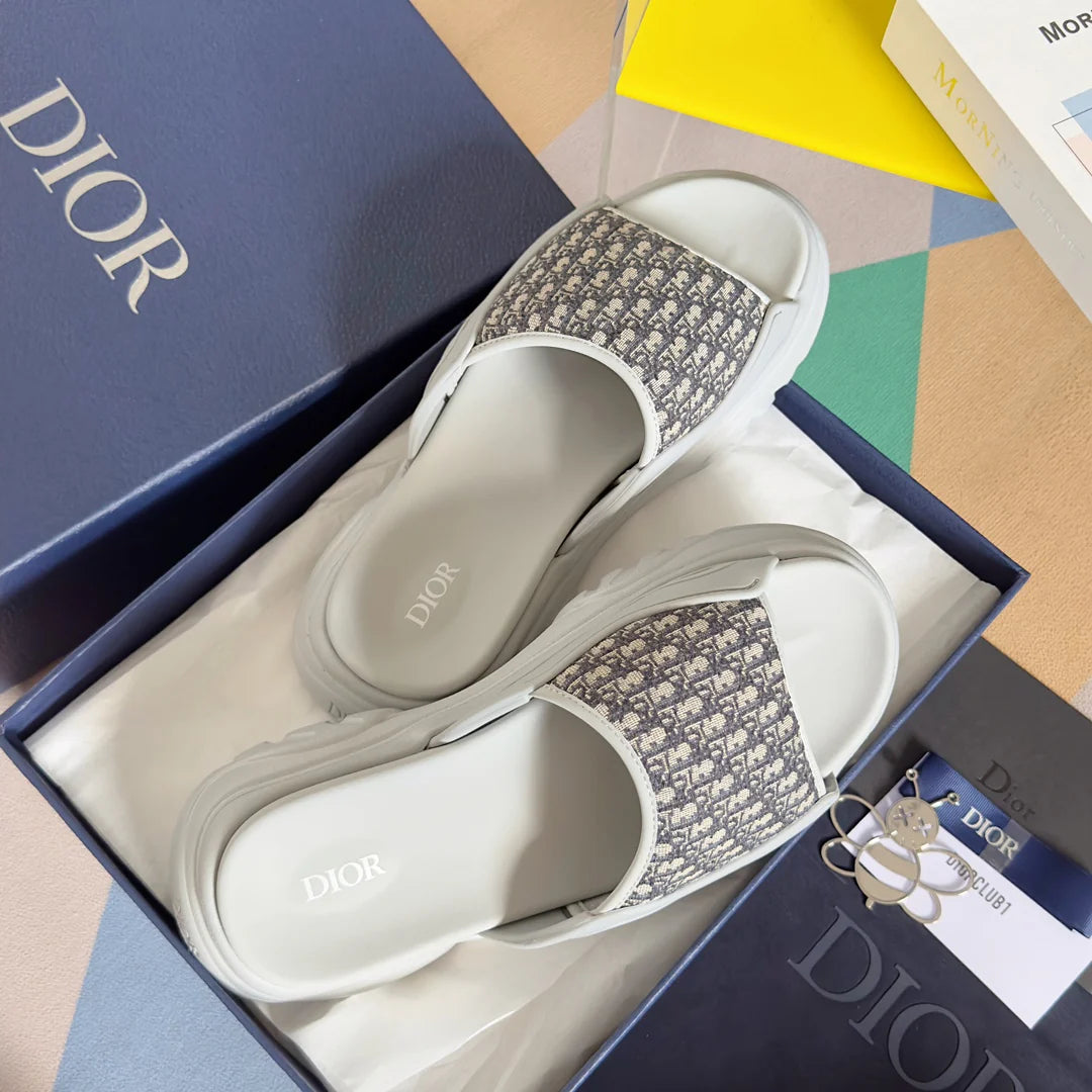 250415 New top-quality thick-soled slippers and sandals