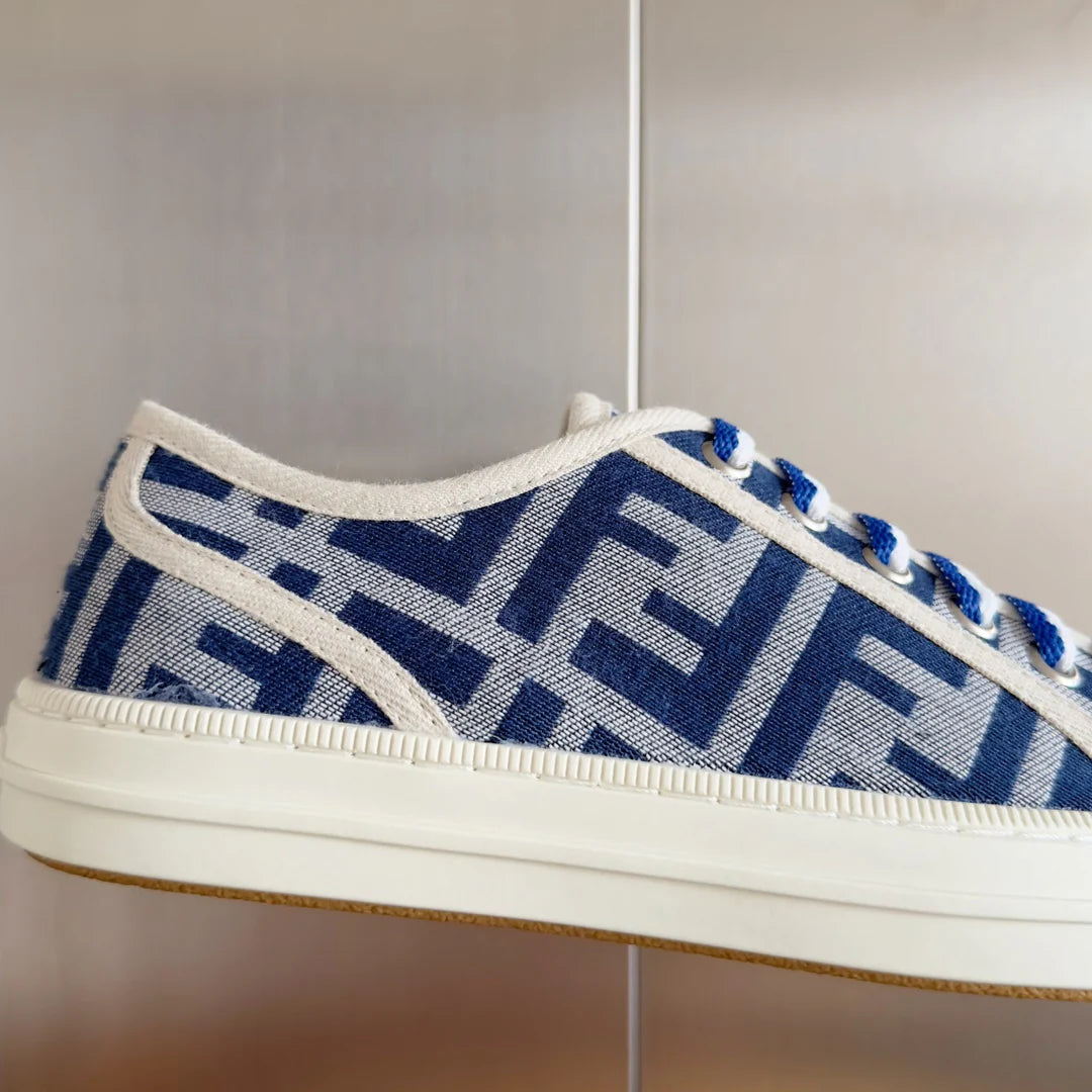 250501 New high-end and simple flat sports shoes