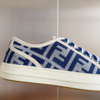 250501 New high-end and simple flat sports shoes