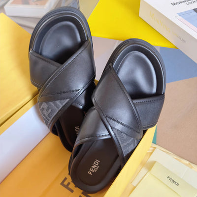 250507 New high-quality thick-soled embossed anti-slip slippers