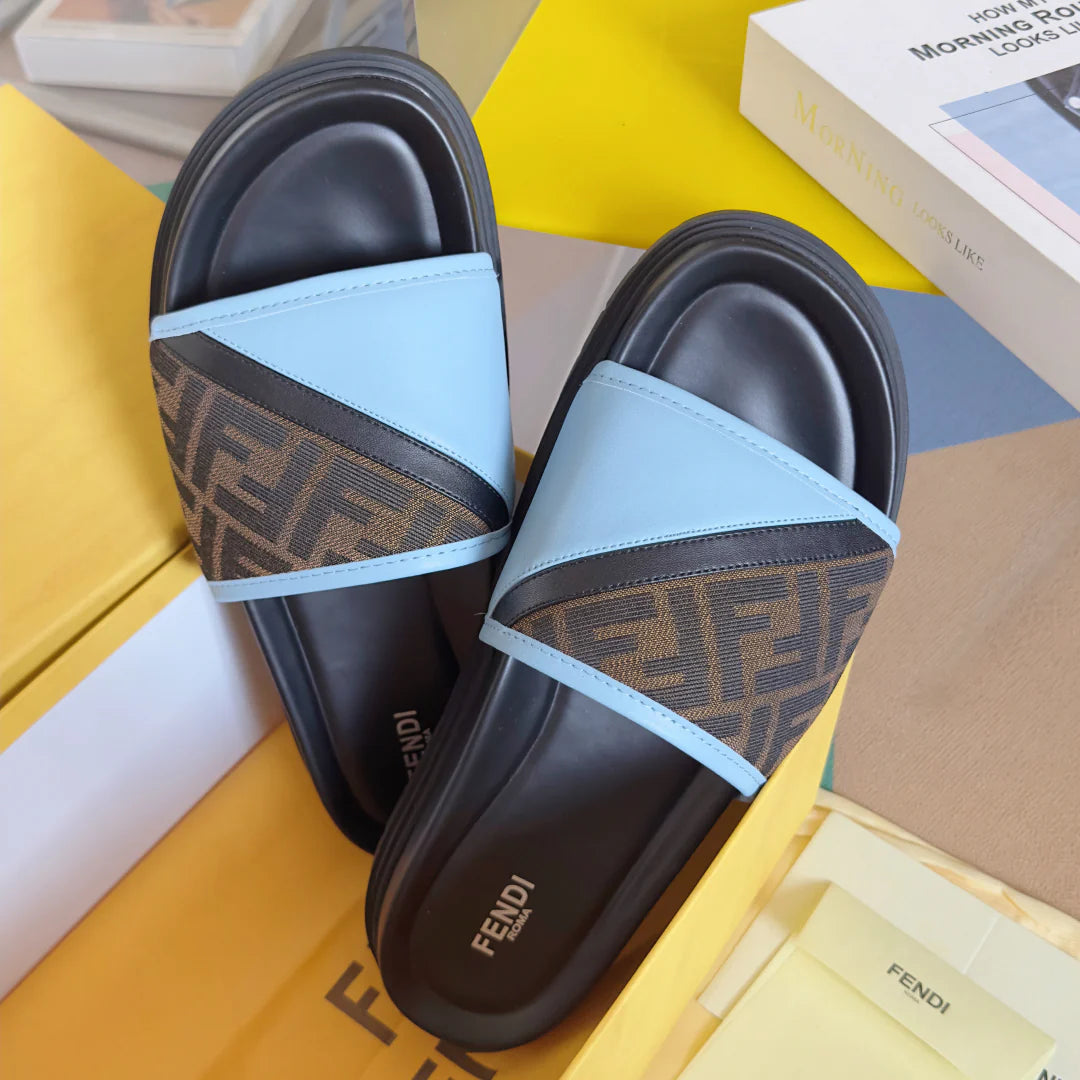 250507 New high-quality thick-soled embossed anti-slip slippers