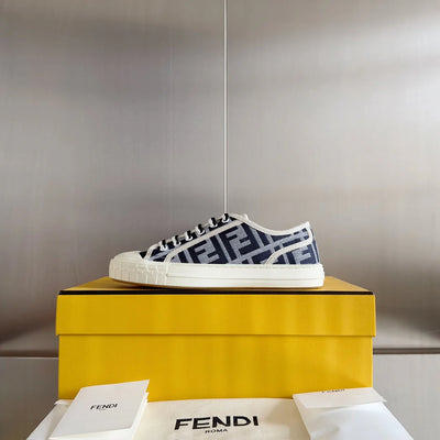 250501 New high-end and simple flat sports shoes