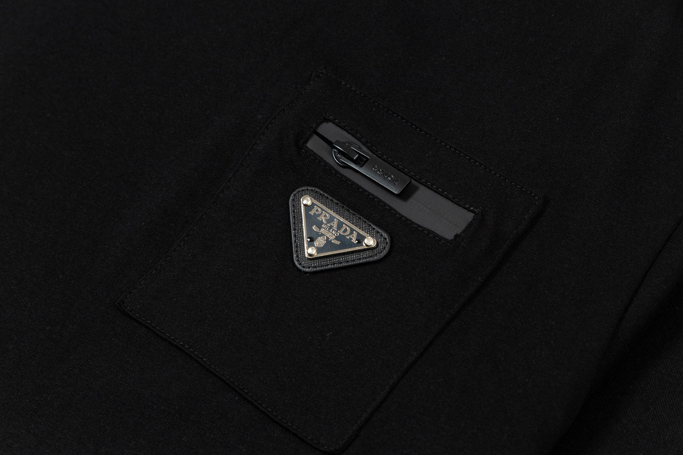 250408 New high-quality metal triangular label casual T-shirt