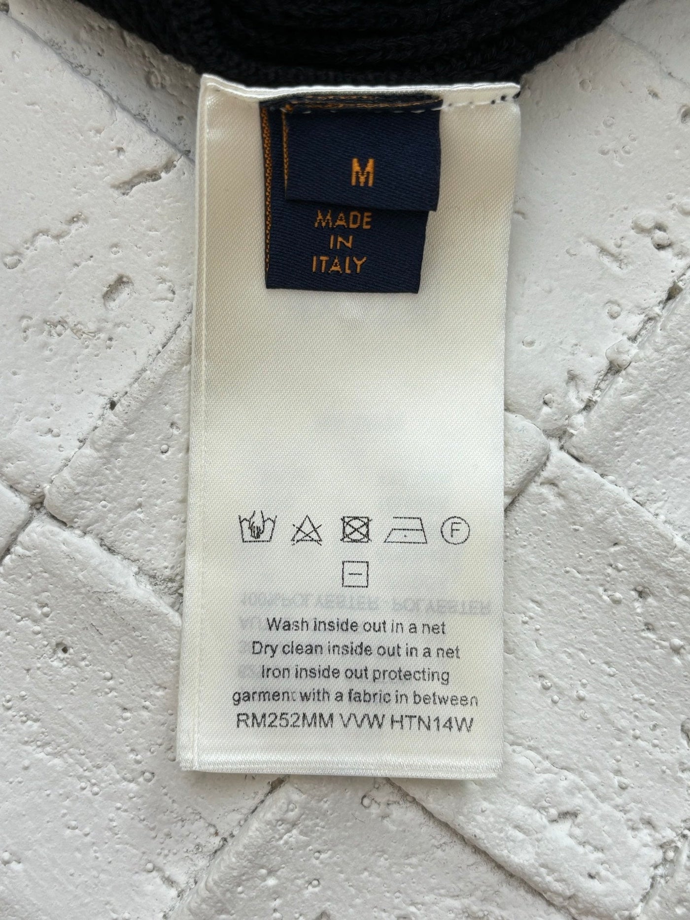 250617 A new high-quality embroidered short knitted cardigan