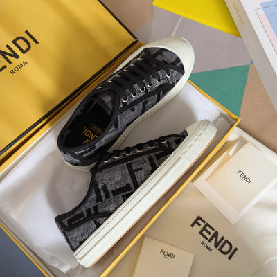 250501 New high-end and simple flat sports shoes