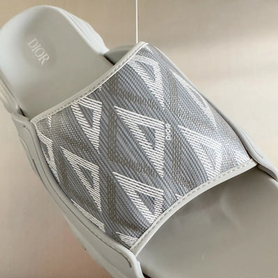 250415 New top-quality thick-soled slippers and sandals