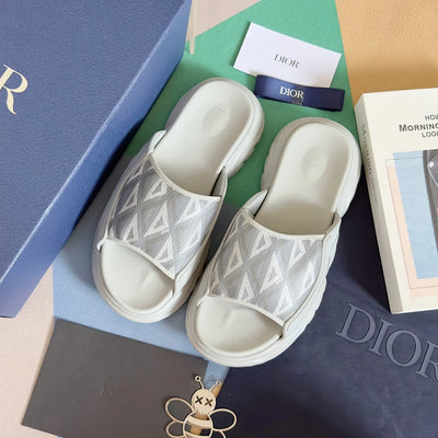 250415 New top-quality thick-soled slippers and sandals