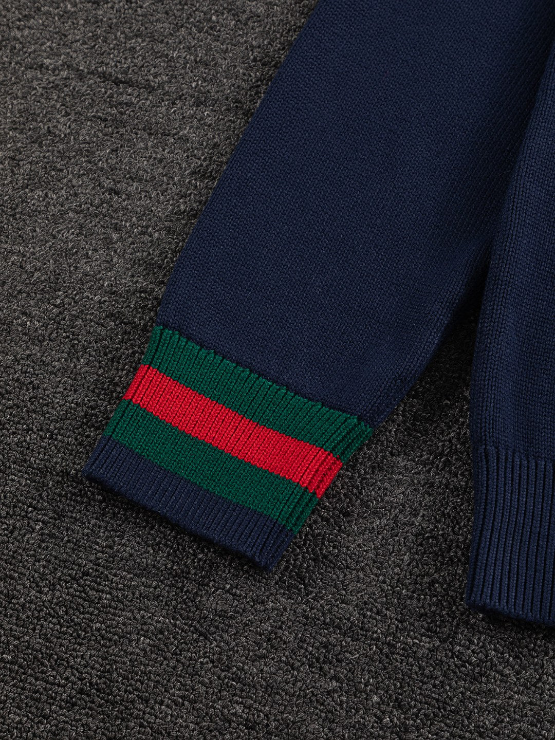 250908 A new high-quality, simple and distinctive sweater