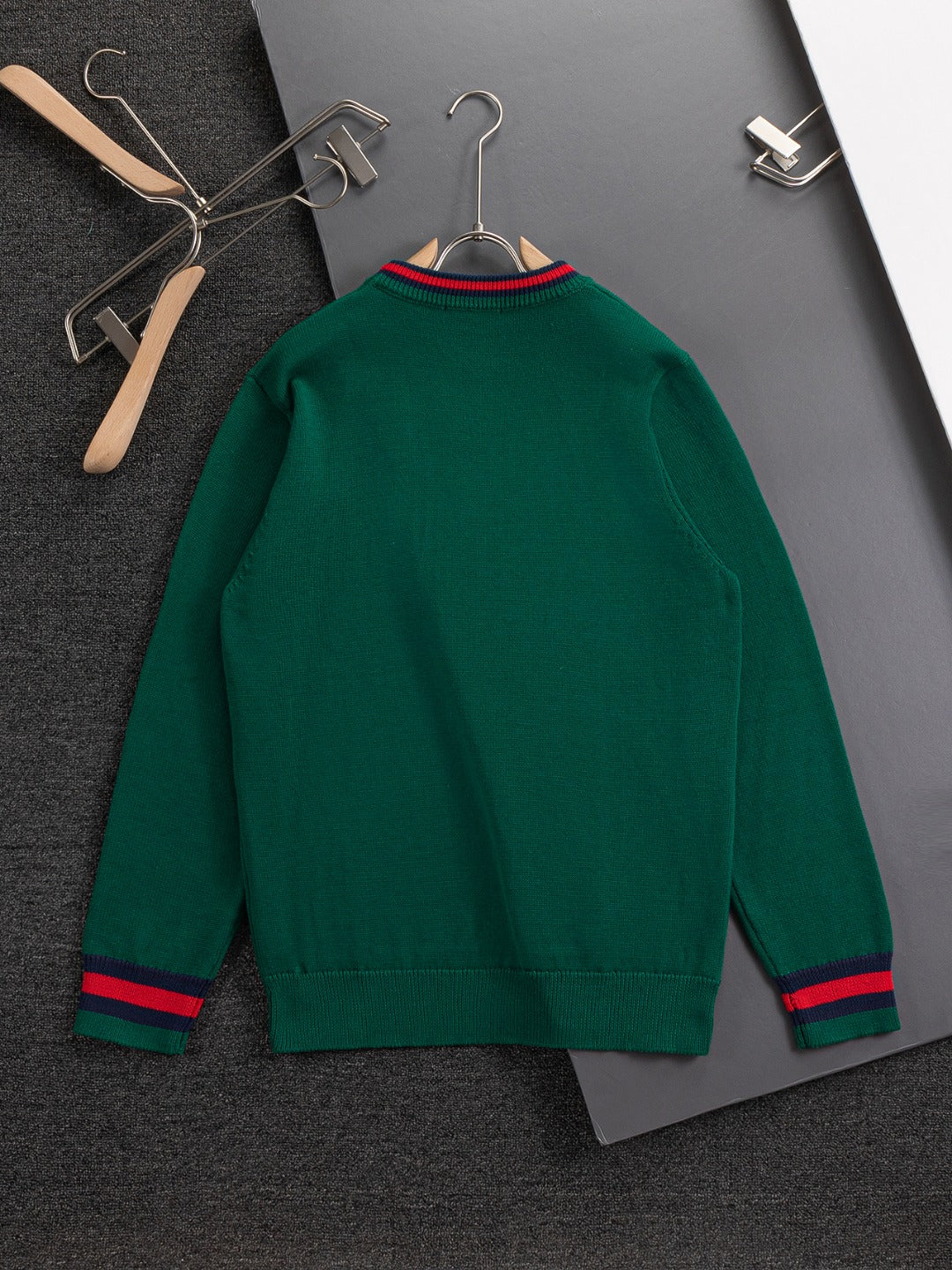 250908 A new high-quality, simple and distinctive sweater