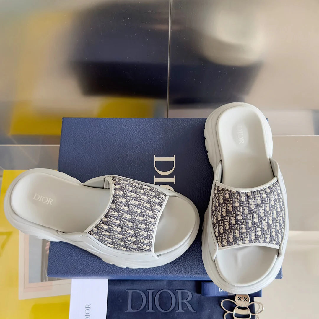 250415 New top-quality thick-soled slippers and sandals