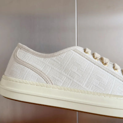 250501 New high-end and simple flat sports shoes