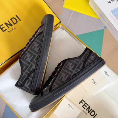 250501 New high-end and simple flat sports shoes