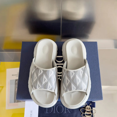 250415 New top-quality thick-soled slippers and sandals