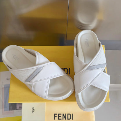 250507 New high-quality thick-soled embossed anti-slip slippers