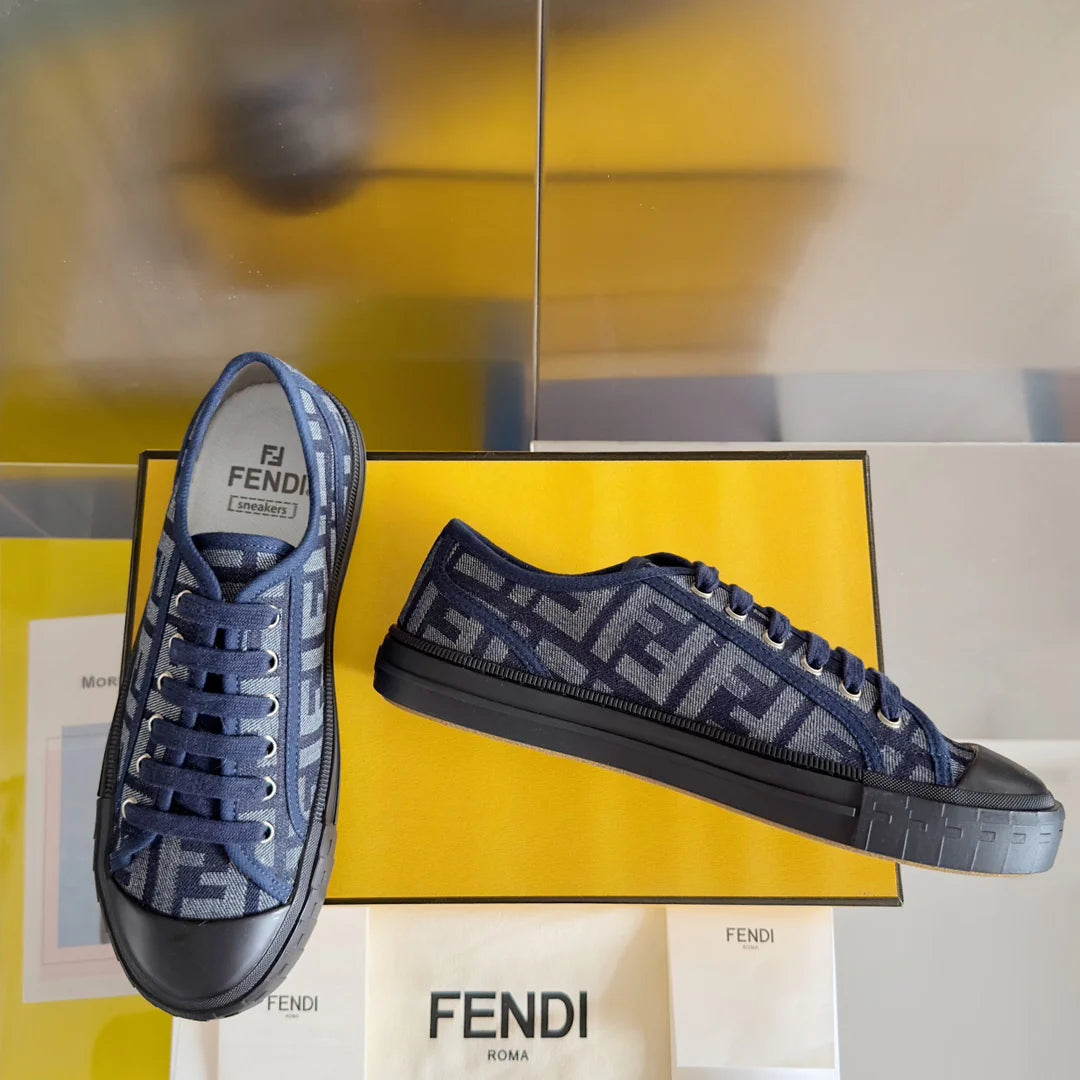 250501 New high-end and simple flat sports shoes