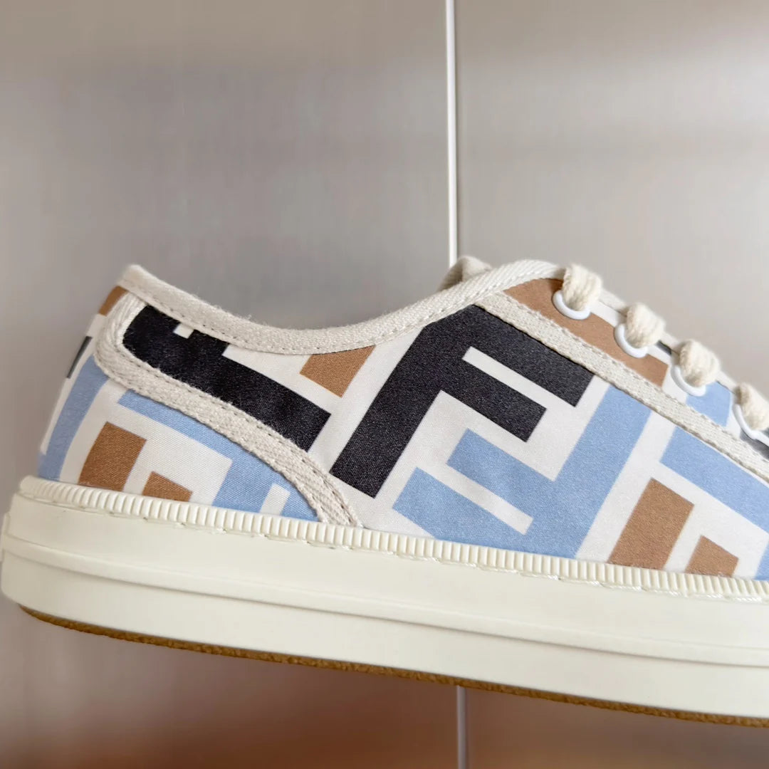 250501 New high-end and simple flat sports shoes