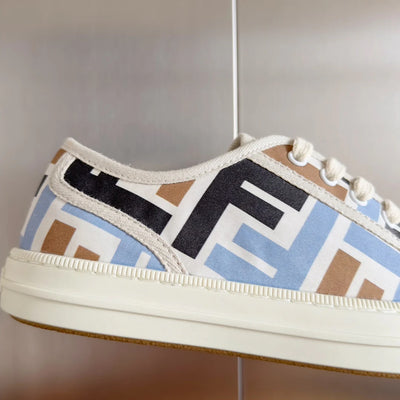 250501 New high-end and simple flat sports shoes