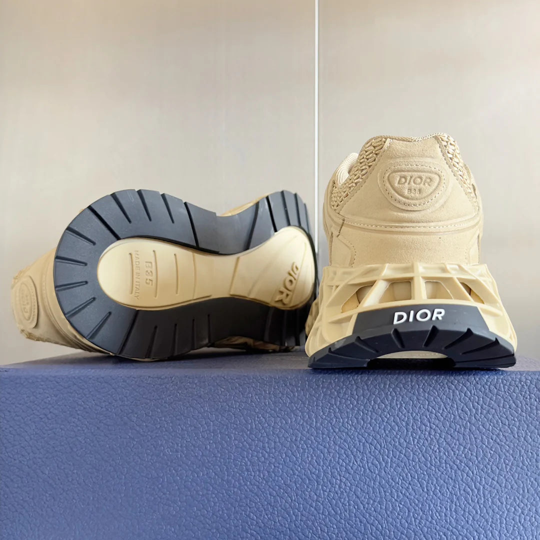 250415 New high-quality capsule series perforated sports shoes