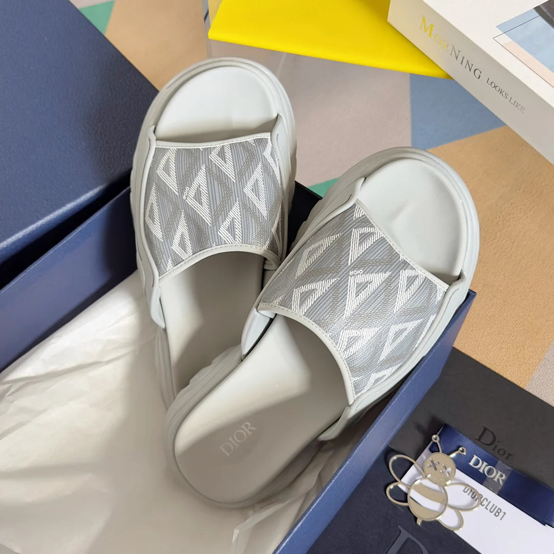 250415 New top-quality thick-soled slippers and sandals