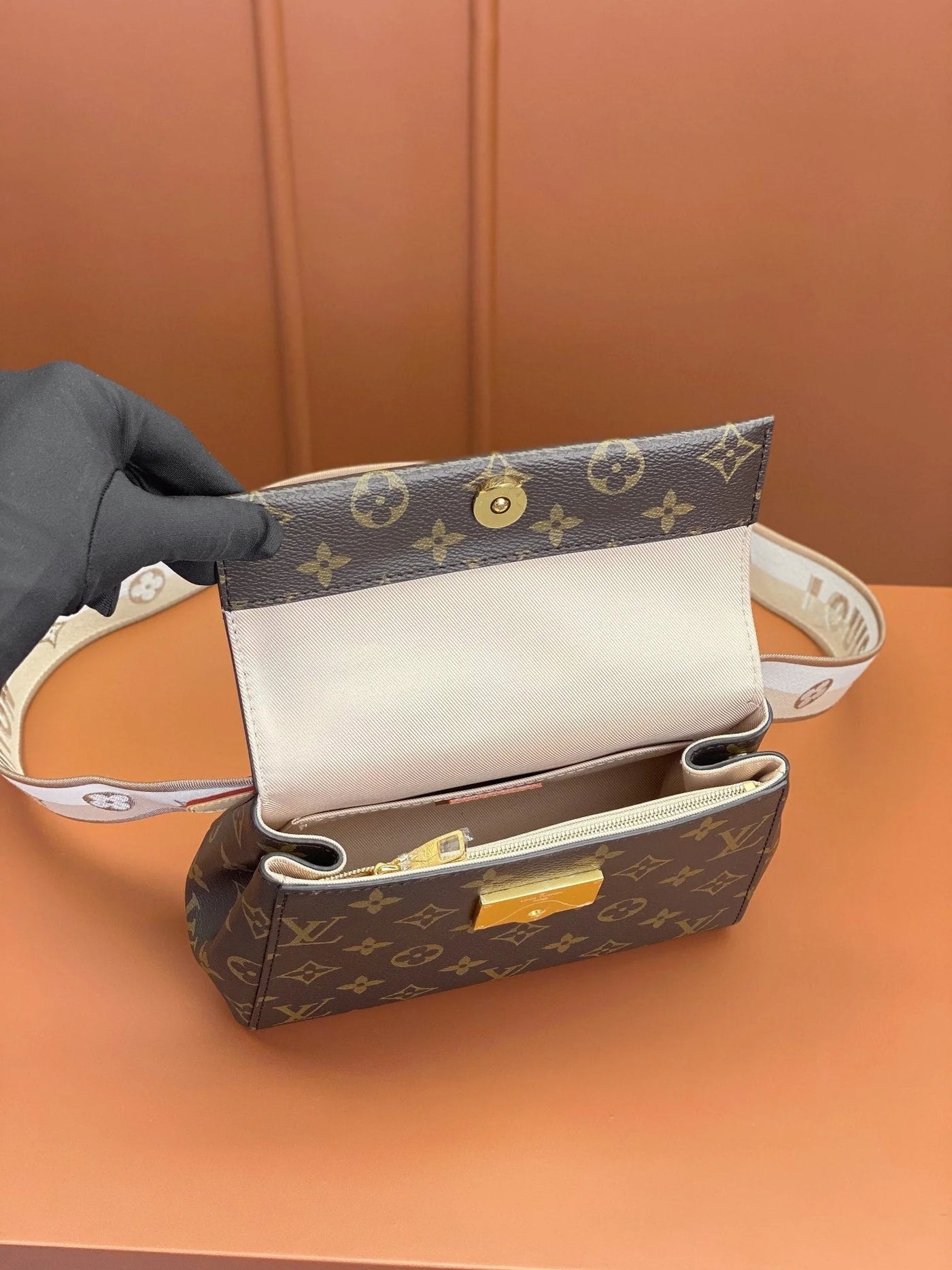 0528 Cluny Mini Monogram