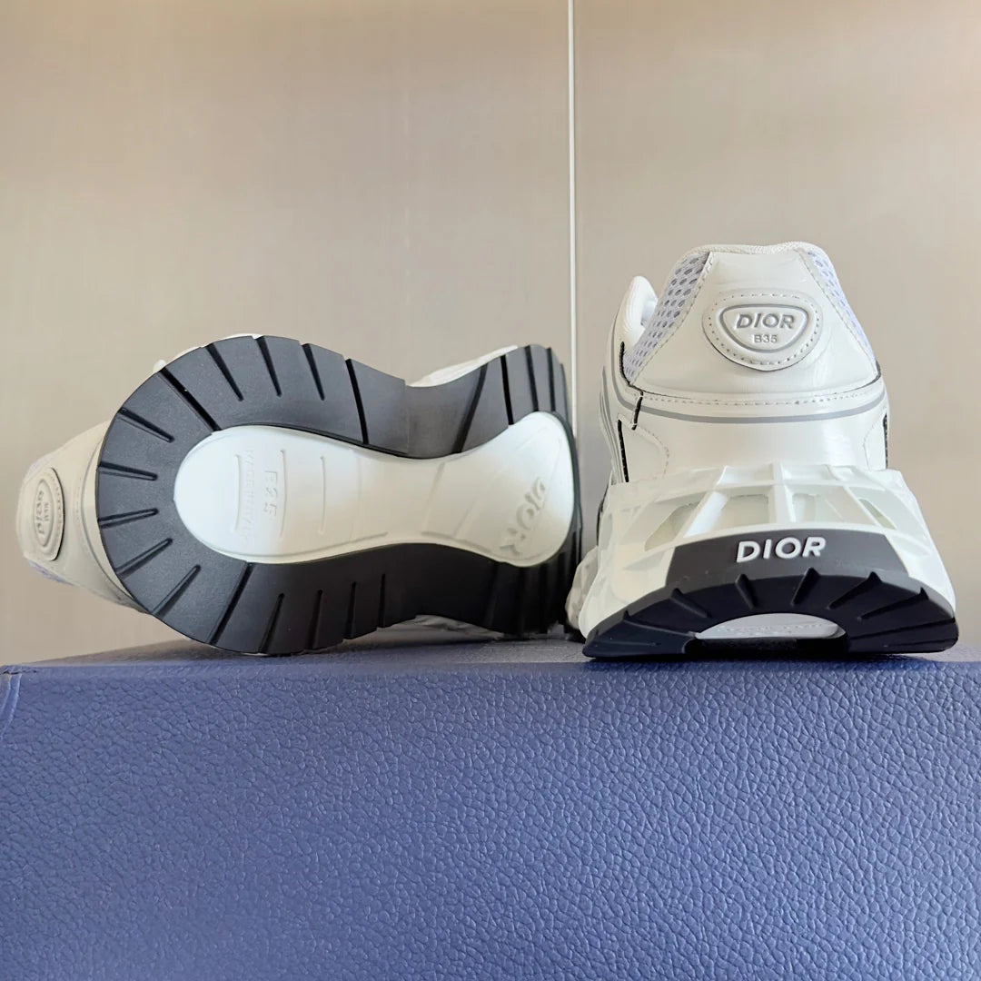 250415 New high-quality capsule series perforated sports shoes