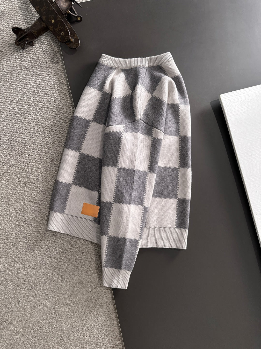 250917 New high-quality large checkerboard texture sweater