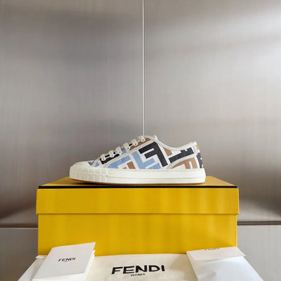 250501 New high-end and simple flat sports shoes