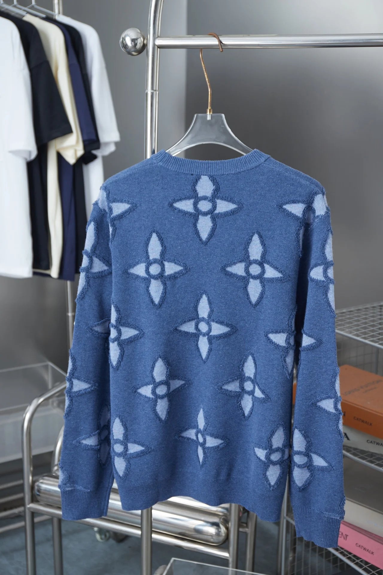 250902 New high-quality blue four-leaf clover letter sweater