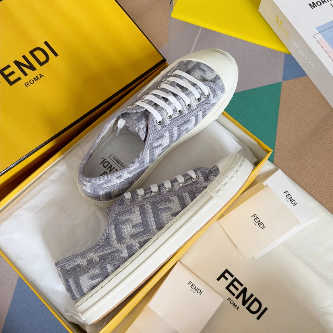 250501 New high-end and simple flat sports shoes