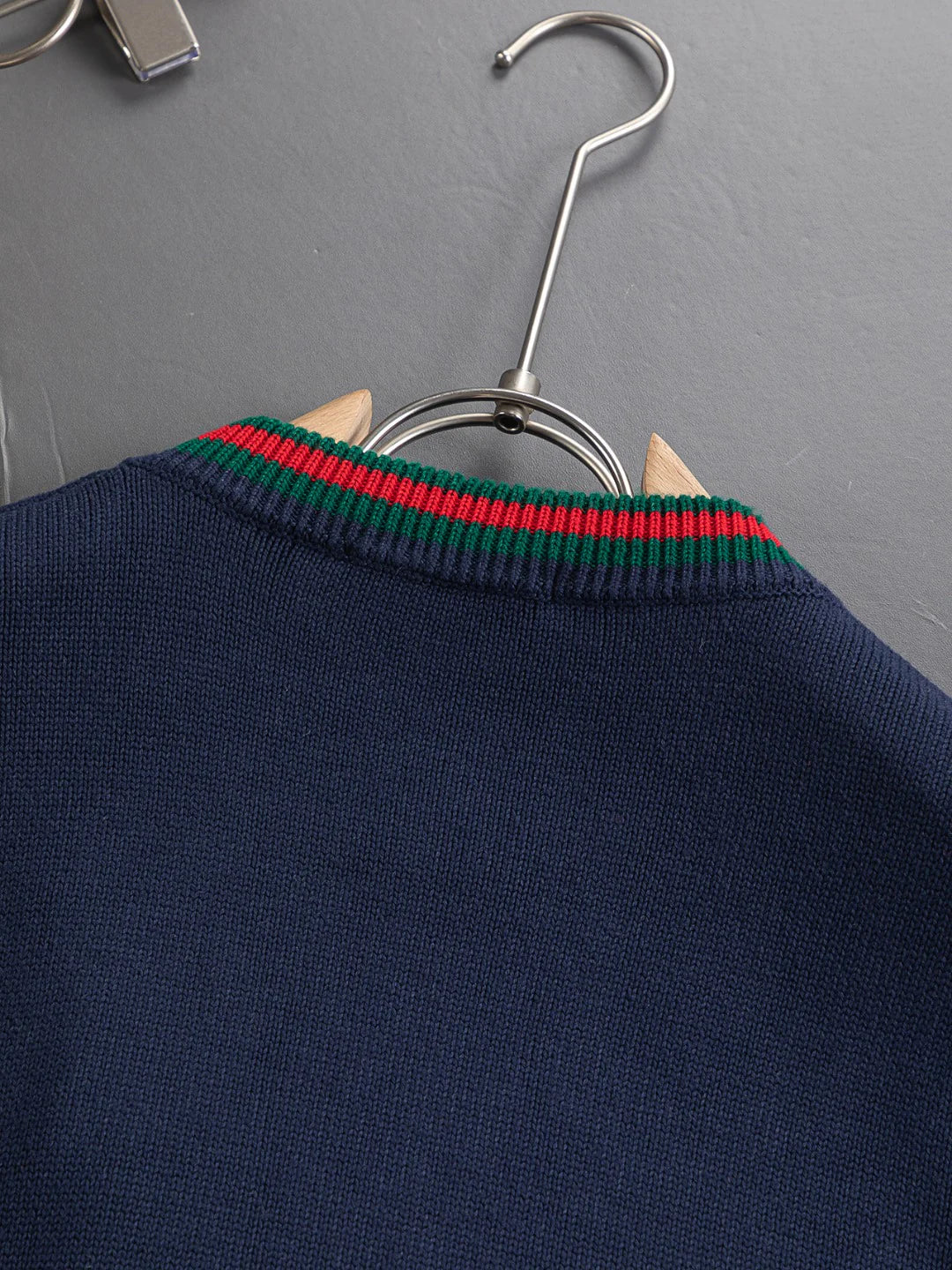 250908 A new high-quality, simple and distinctive sweater