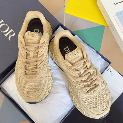 250415 New high-quality capsule series perforated sports shoes