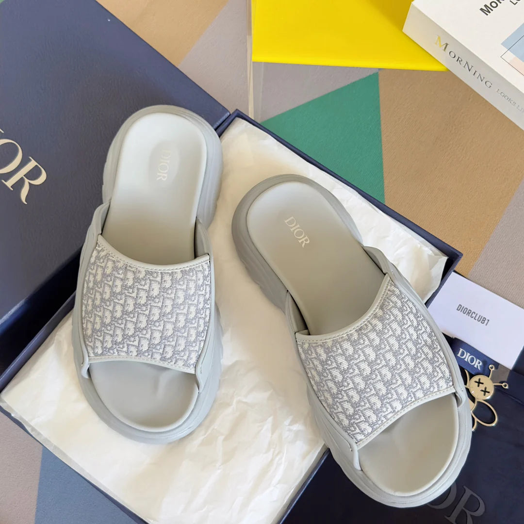 250415 New top-quality thick-soled slippers and sandals