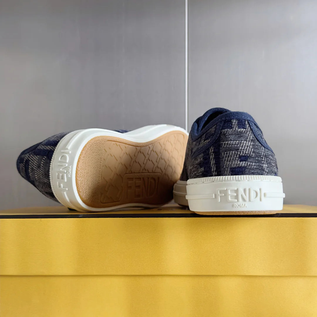 250501 New high-end and simple flat sports shoes