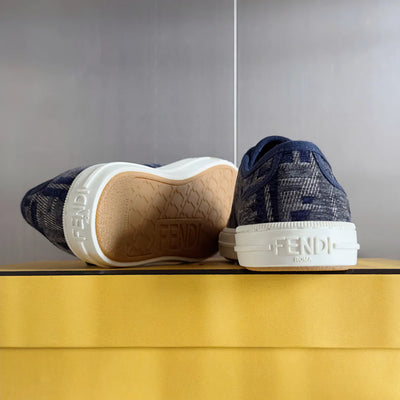 250501 New high-end and simple flat sports shoes