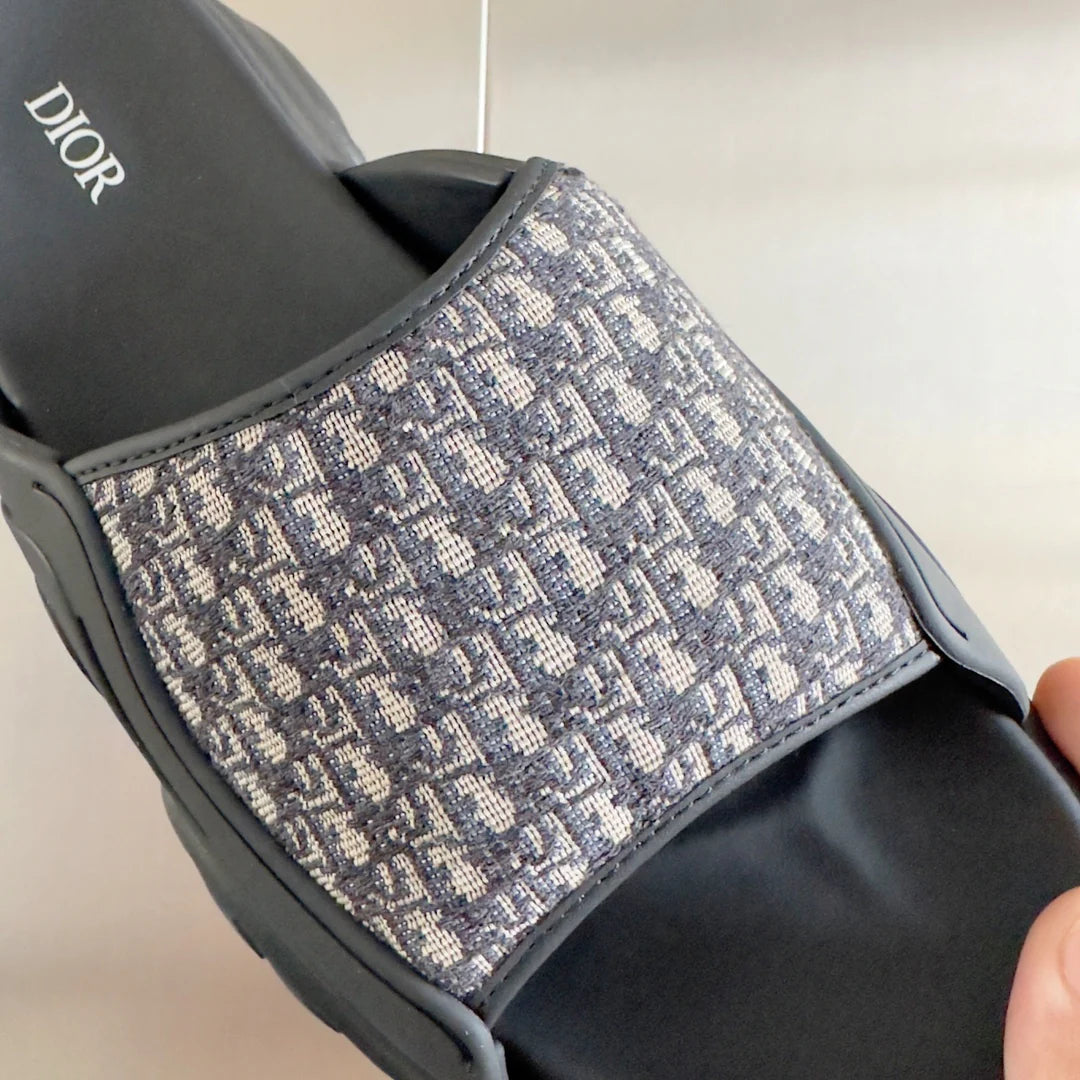 250415 New top-quality thick-soled slippers and sandals