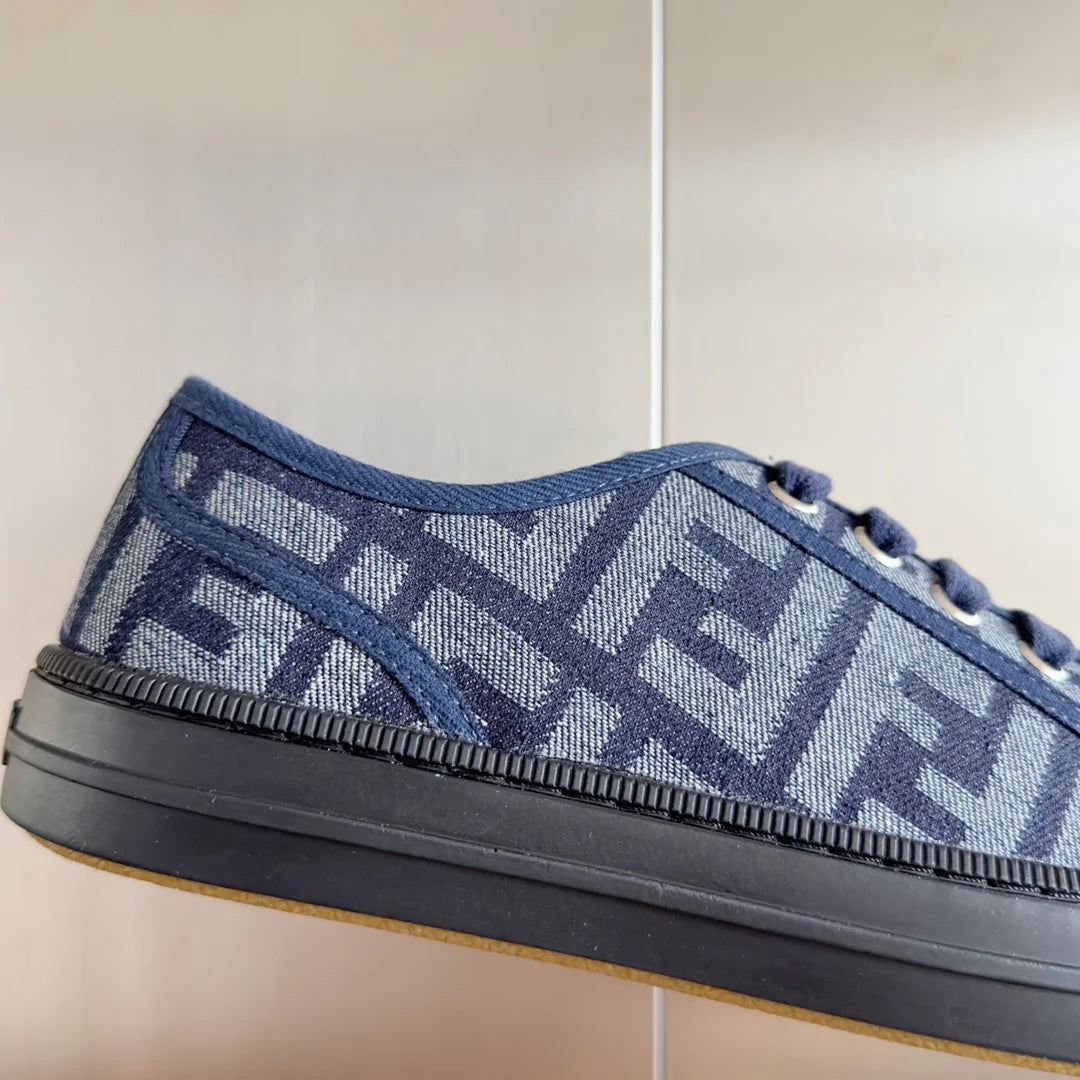 250501 New high-end and simple flat sports shoes